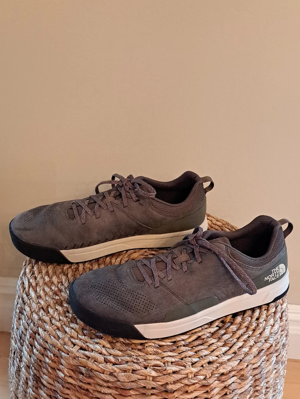 The North Face Mens Larimer Outdoor/Hiking/Activewear Olive Grey‎ Sneakers 12.5